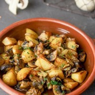 Картофель жареный с грибами и луком Фото