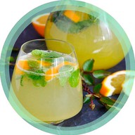 Цитрусовый натуральный лимонад Фото