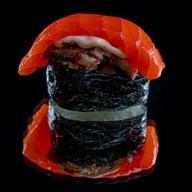 Гункан спайси с лососем Фото