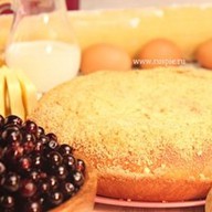 Пирог с орехом и черной смородиной Фото