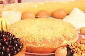Пирог с орехом и черной смородиной - Фото