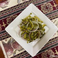 Салат с маринованными огурчиками Фото