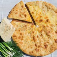 Осетинский пирог с сыром и зеленым луком Фото