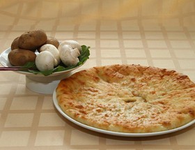 Осетинский пирог картошка, лук, грибы - Фото