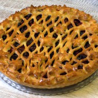 Пирог с яблоками и ягодой Фото
