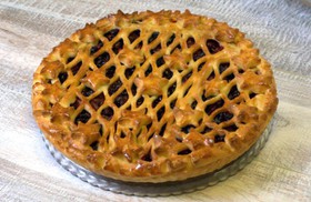 Пирог с яблоками и вишней - Фото