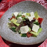 Овощной салат с брынзой и пряным маслом Фото