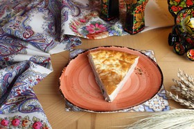 Грушевый десертный пирог с соусом - Фото
