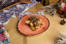 Картофель печеный с жареными грибами - Фото