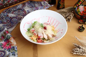 Салат с нежным цыпленком и соусом айоли - Фото