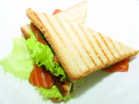 Сэндвич с копчёной форелью - Фото
