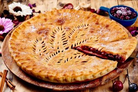 Осетинский пирог с яблоком и вишней - Фото