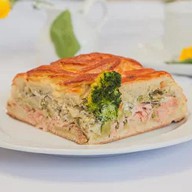 Пирог с кетой,брокколи и творожным сыром Фото