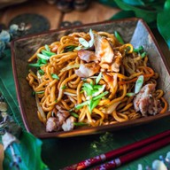 Китайская лапша с курицей Фото