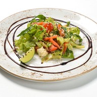 Салат с лососем Фото
