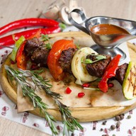 Шашлык из говядины с овощами Фото