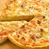 Киш с красной рыбой Фото