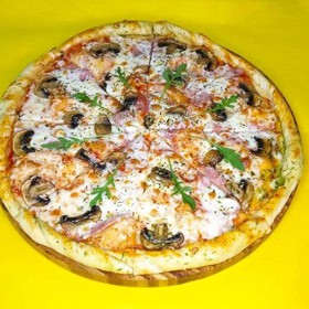 Пицца Ветчина-грибы - Фото