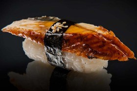 Суши с угрём - Фото