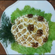 Салат с курицей и ананасом Фото