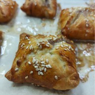Греческая спанакопита с мясом Фото