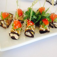Канапе с баклажаном и помидорами черри Фото