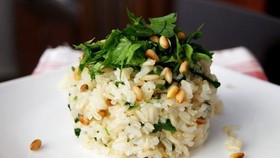 Рис отварной с орешками и овощами - Фото