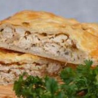 Пирог с курицей,картофелем слоеное тесто Фото
