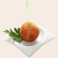 Рисовый шарик с курицей и карри Фото