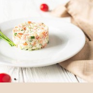 Оливье с копченой кетой Фото