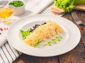 Салат с куриной грудкой и ананасами - Фото