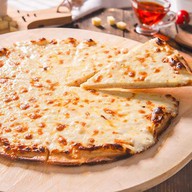 Пицца сырная Фото