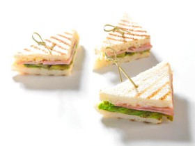 Сэндвич с ветчиной и корнишонами - Фото