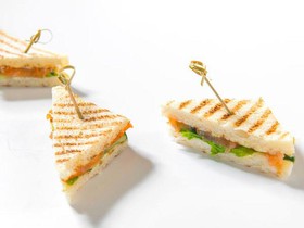 Сэндвич с сёмгой и соусом тартар - Фото