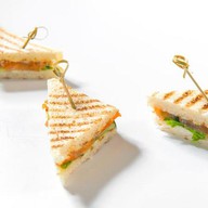 Сэндвич с сёмгой и соусом тартар Фото