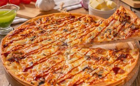 Пицца домашняя с ветчиной и креметте - Фото