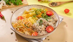 Курочка в сливочном соусе с макаронами - Фото