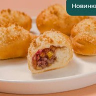 Коробочка пирожков с грушей и клюквой Фото