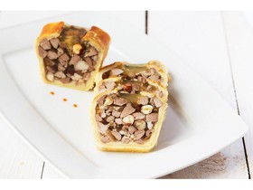Лионский мясной пирог свинина с фундуком - Фото