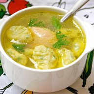 Суп с клецками и куриными фрикадельками Фото