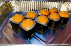 Запечённый ролл маки с луком фри - Фото