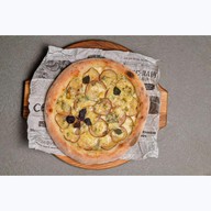 Пицца с грушей и дор блю Фото