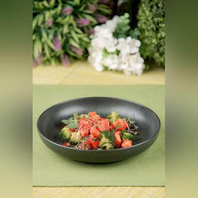 Тартар из тунца, томатов и брокколи - Фото