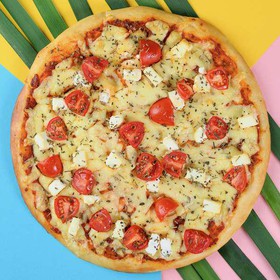 Мини-пицца с томатами и брынзой - Фото