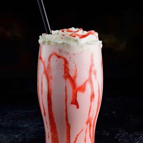 Молочный коктейль клубничный - Фото