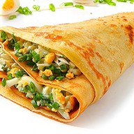 Блин с зеленым луком и яйцом Фото