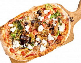 Пицца с овощами и сыром фета - Фото