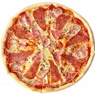 Пицца с ветчиной и беконом Фото