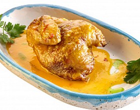Печеный цыпленок в соусе - Фото