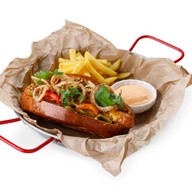Хот-дог с куриной колбаской Фото